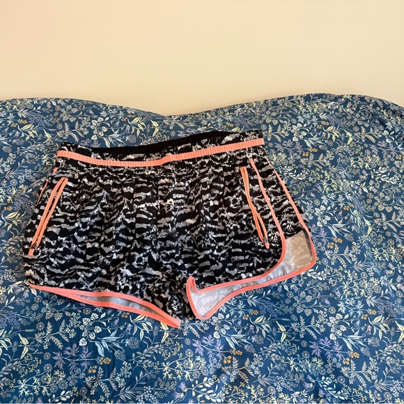 Fabletics shorts - Picture 5 of 5